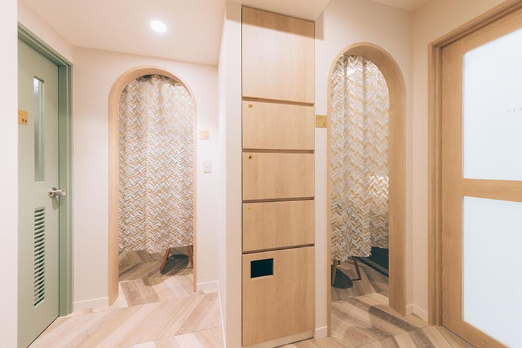 パウダールーム前通路